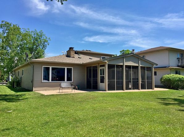 1700 Maddy Ln, Keego Harbor, MI 48320