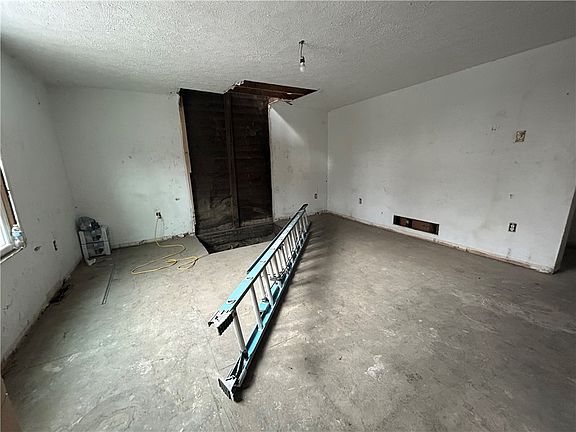 2nd image of 849 Rebecca Ave
