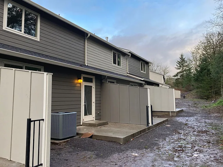 193 Cloverdale Rd #B — Photo 27
