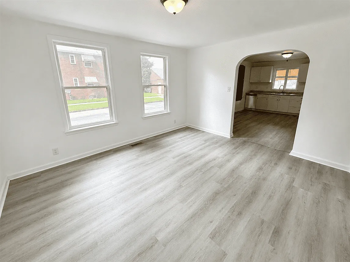 3 bed, 1301 sqft, $1,150 — Photo 3