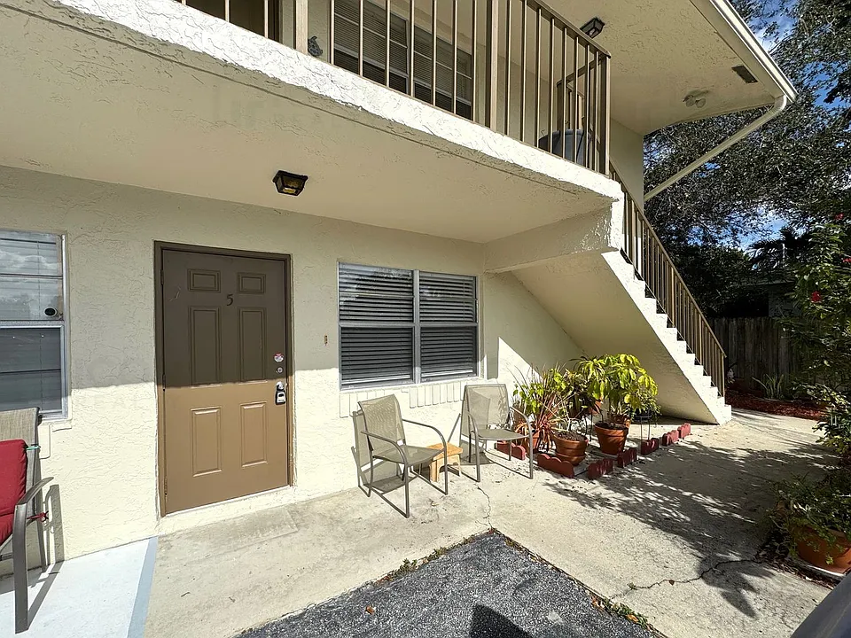 215 NW 25th St #5