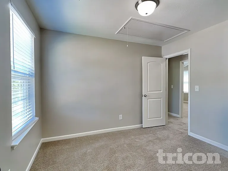 427 Randolph Dr — Photo 12