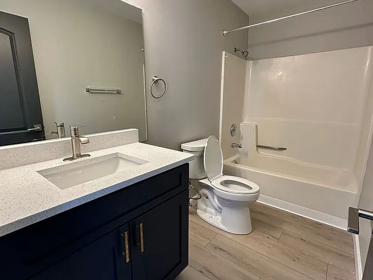 Breckenridge Rockford Apartments — Photo 25