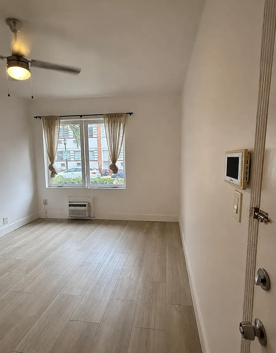 Studio, 500 sqft, $1,700 — Photo 2