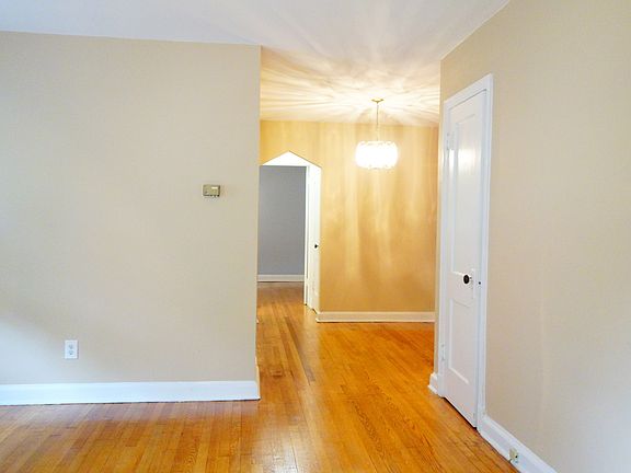 3rd image of 8408 Greenwood Ave APT 2