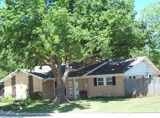 1211 S Holly Ave, Yukon, OK 73099