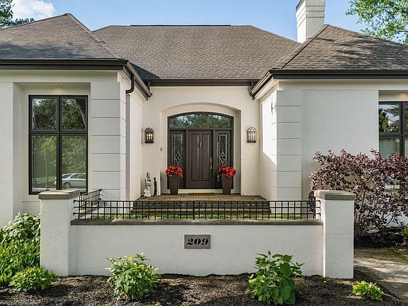 4th image of 209 Deer Meadow Dr