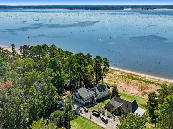 384 Sue St, Etoile, TX 75944