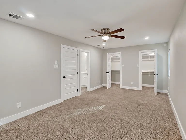 209 W 9th St — Photo 15