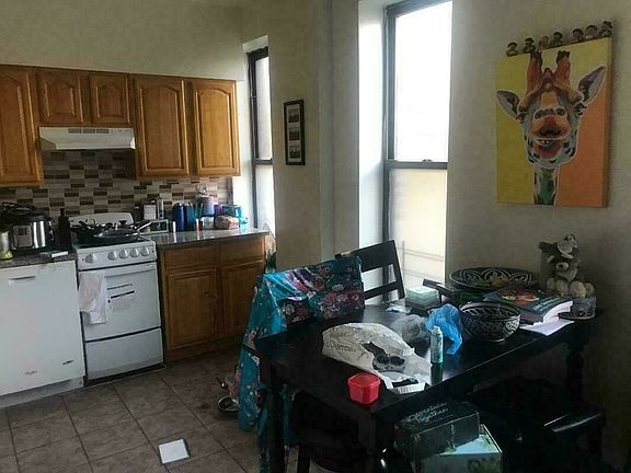 2nd image of 2802 Crescent St #2D