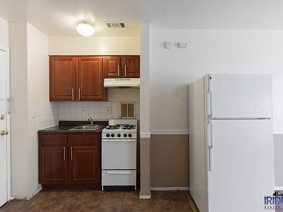 4th image of 365 Park Ave APT B2