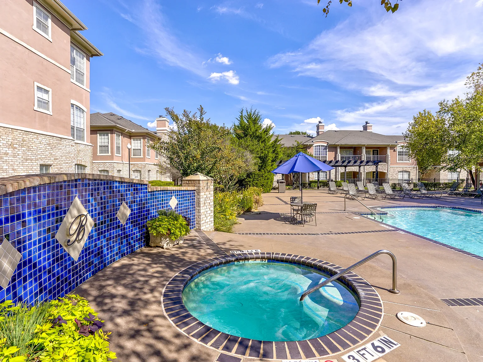 Bentley Place Apartments — Photo 4
