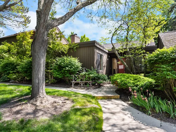15 Haverhill Ct, Ann Arbor, MI 48105