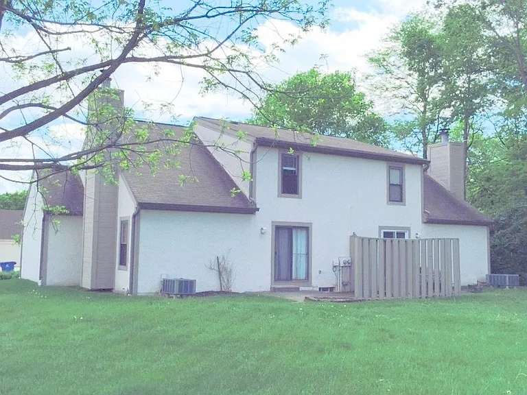 179 Monterey Dr — Photo 2