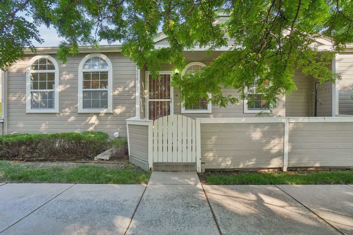 W Asbury Pl-S1307-001.jpg