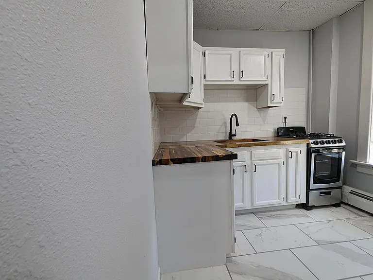 124 S 2nd St #204 — Photo 5