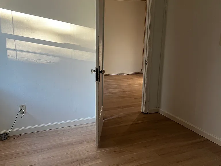 548 Vera Ave — Photo 8