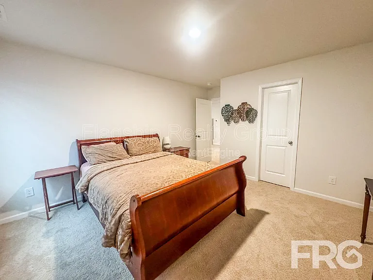 1028 Riverstone Dr — Photo 24