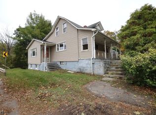 994 Limecrest Rd, Lafayette, NJ 07848