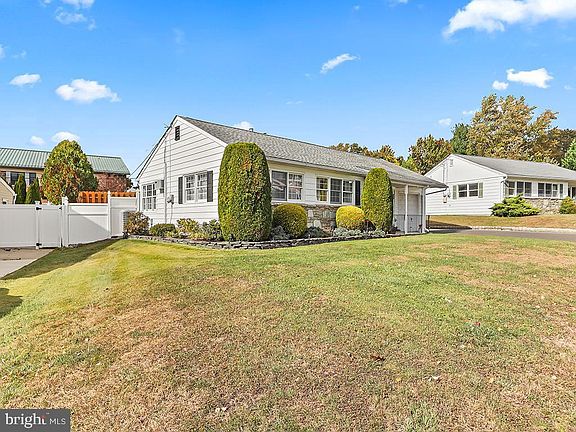 4th image of 1238 Hiview Dr