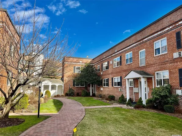 51 Lincoln Avenue #A21, Rockville Centre, NY 11570