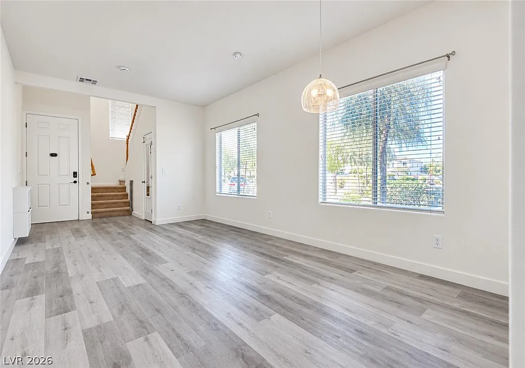3 bed, 2.5 bath, 2121 sqft, $2,350 — Photo 4