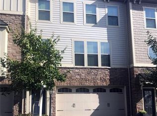 895 Beacon Ln, Pittsburgh, PA 15237