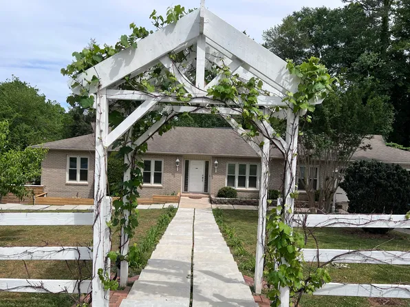 1740 10th Street Ct NW, Hickory, NC 28601