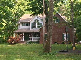 5904 W Majestic Woods Dr, Bloomington, IN 47404