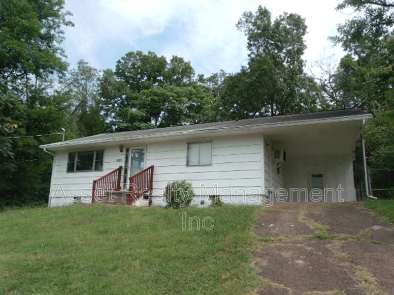 1st image of 3806 Underhill Ln NE