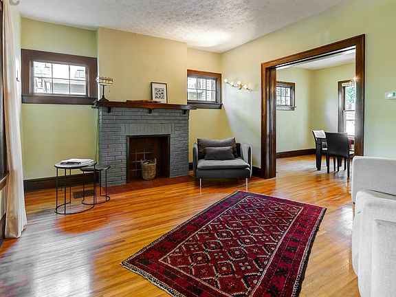 5th image of 2638 Glenmawr Ave