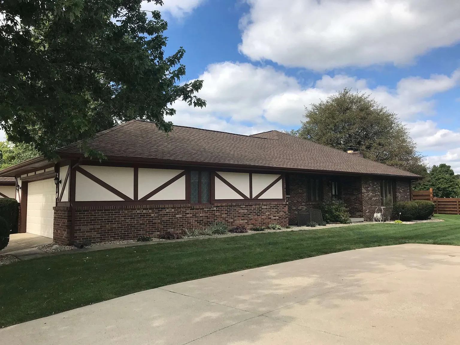 2210 Executive Dr photo 1