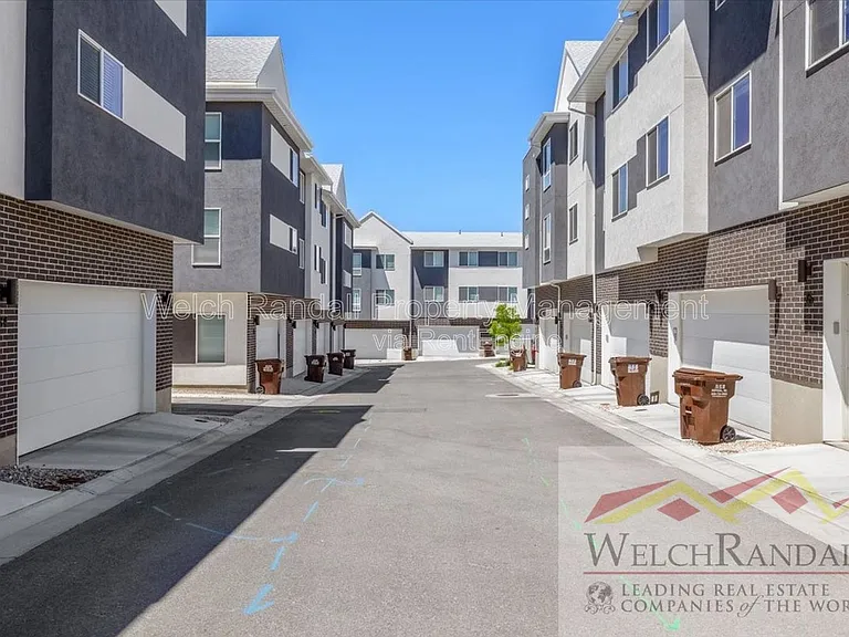 82 E Weekes Way — Photo 31