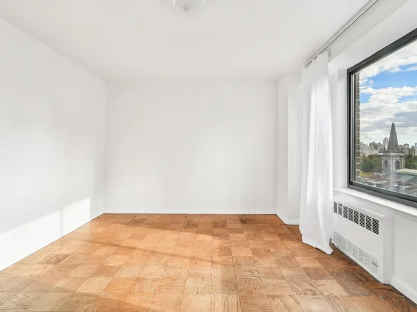 382 Central Park West image 5 of 9