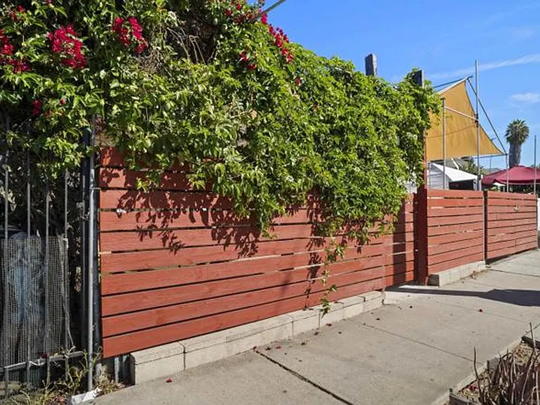 2438 Commercial St — Photo 10