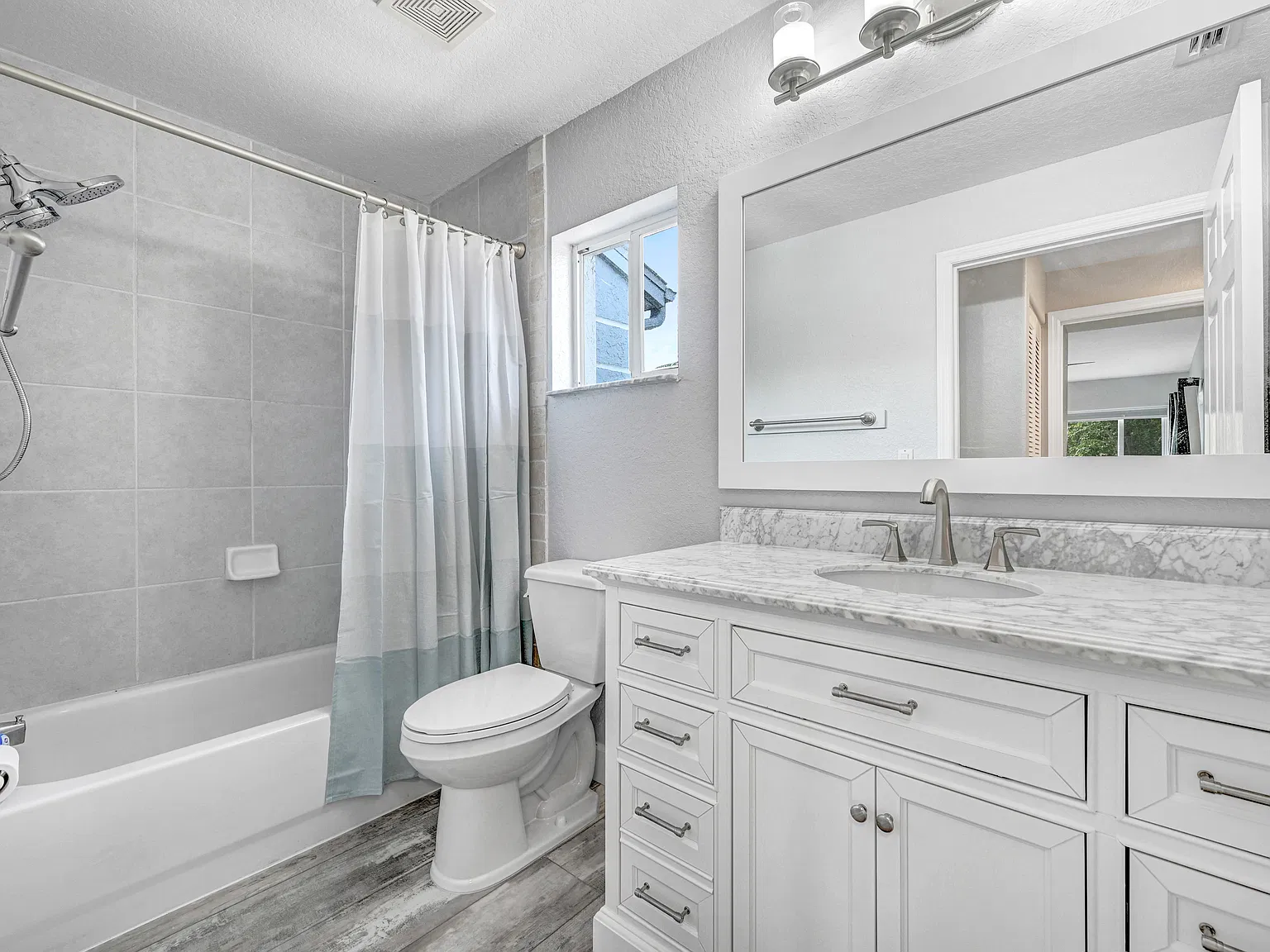 3 bed, 1014 sqft, $2,000 — Photo 1