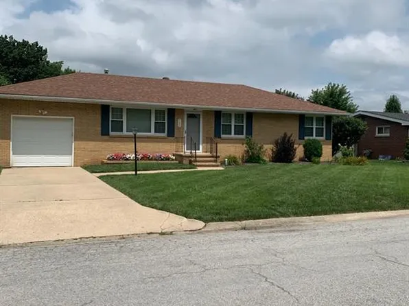 702 Lafayette Ave, Godfrey, IL 62035