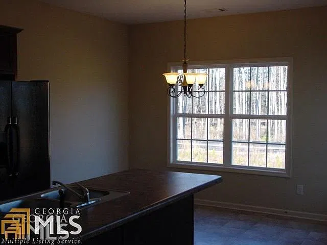 3 bed, 2.5 bath, 1936 sqft, $2,100 — Photo 4