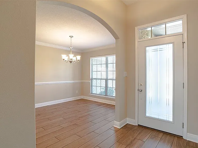 4 bed, 2532 sqft, $3,100 — Photo 4