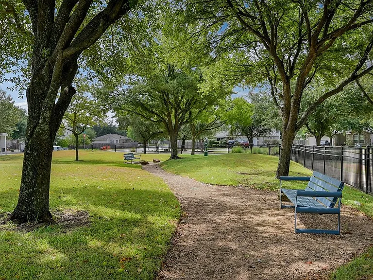 920 Coronation Way — Photo 36