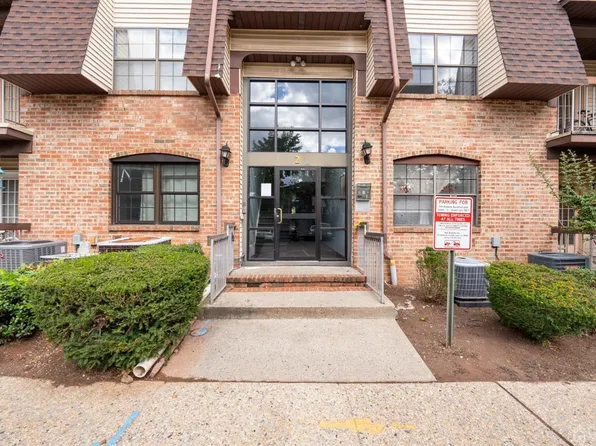 212 Green Hollow Dr #212, Iselin, NJ 08830