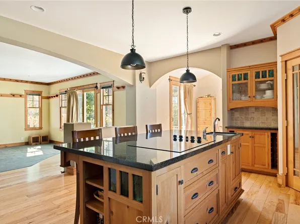 85 Park Dr, Running Springs, CA 92382