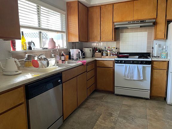 4th image of 623 Robin Pl