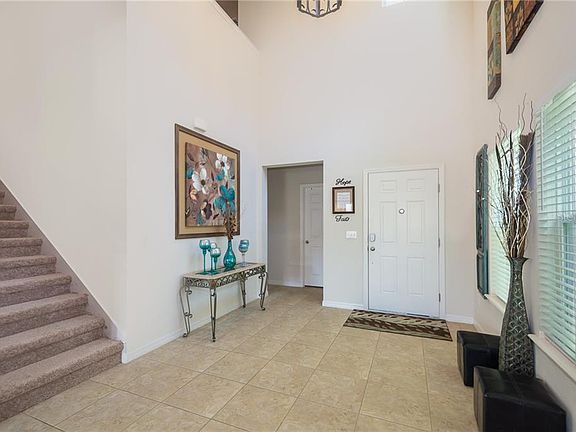 4th image of 551 Seven Oaks Blvd