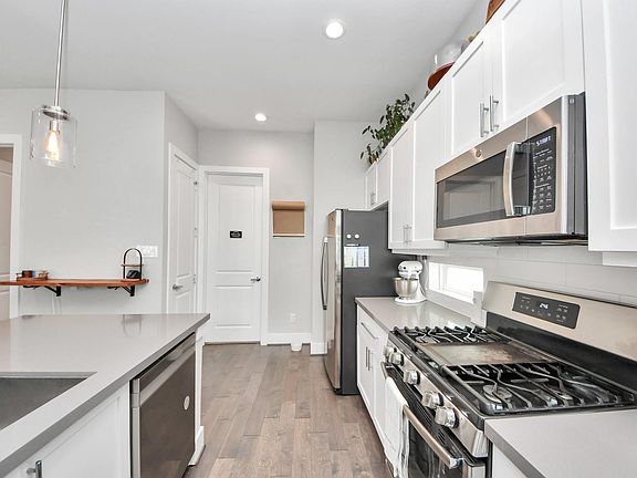 4th image of 5619 Kansas St #C