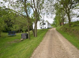 1048 Sand Hill Rd, Waukon, IA 52172