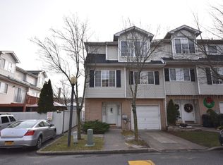 14 Hemlock Ln, Staten Island, NY 10309