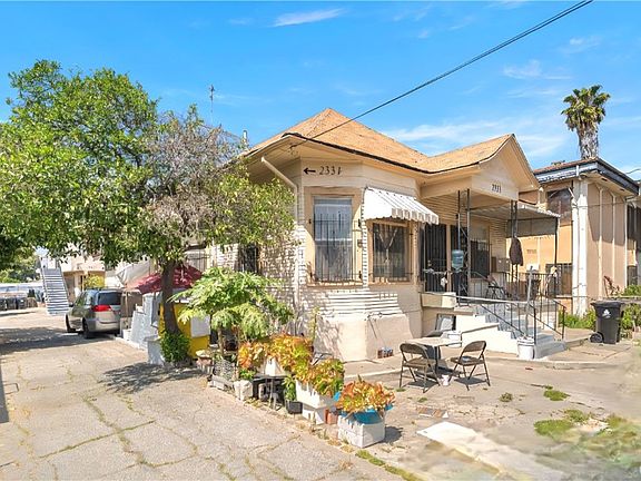 3rd image of 2333 Eastlake Ave