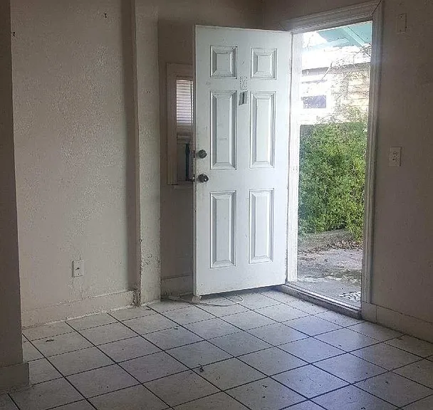 223-A1 N Hollywood Ave — Photo 2