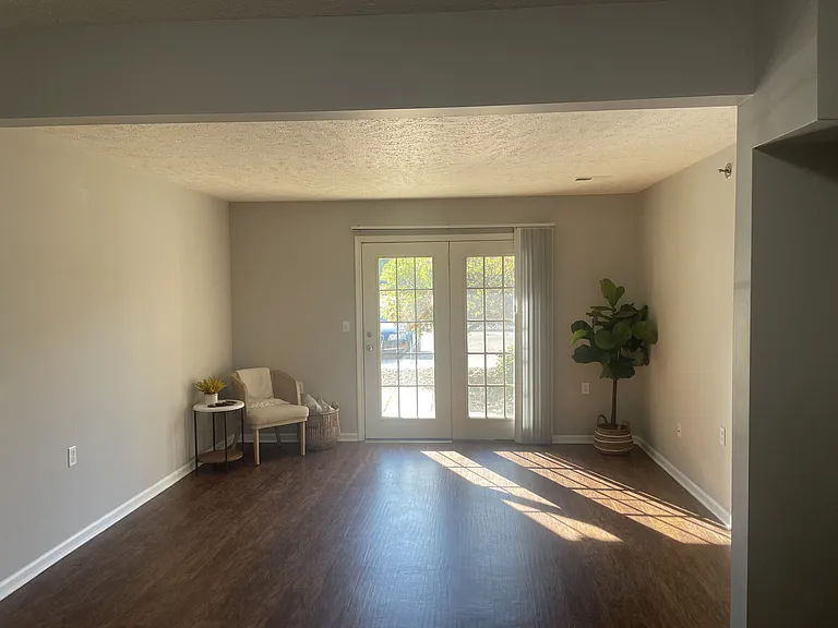 Westbury Lake Apartments — Photo 10